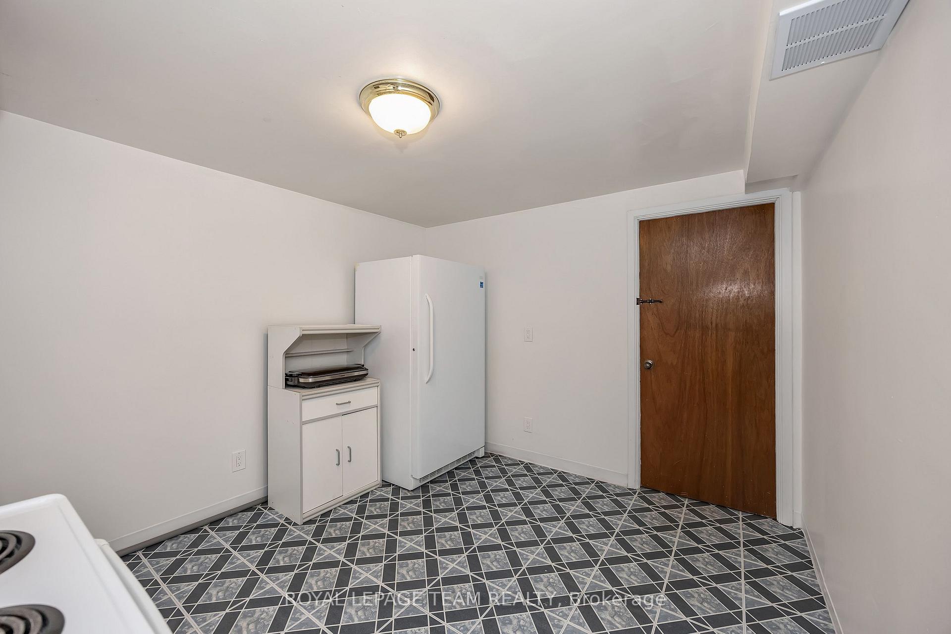 Photo 27 of 2092 St Laurent Boulevard, Ottawa, Elmvale Acres/Urbandale — HOMEH