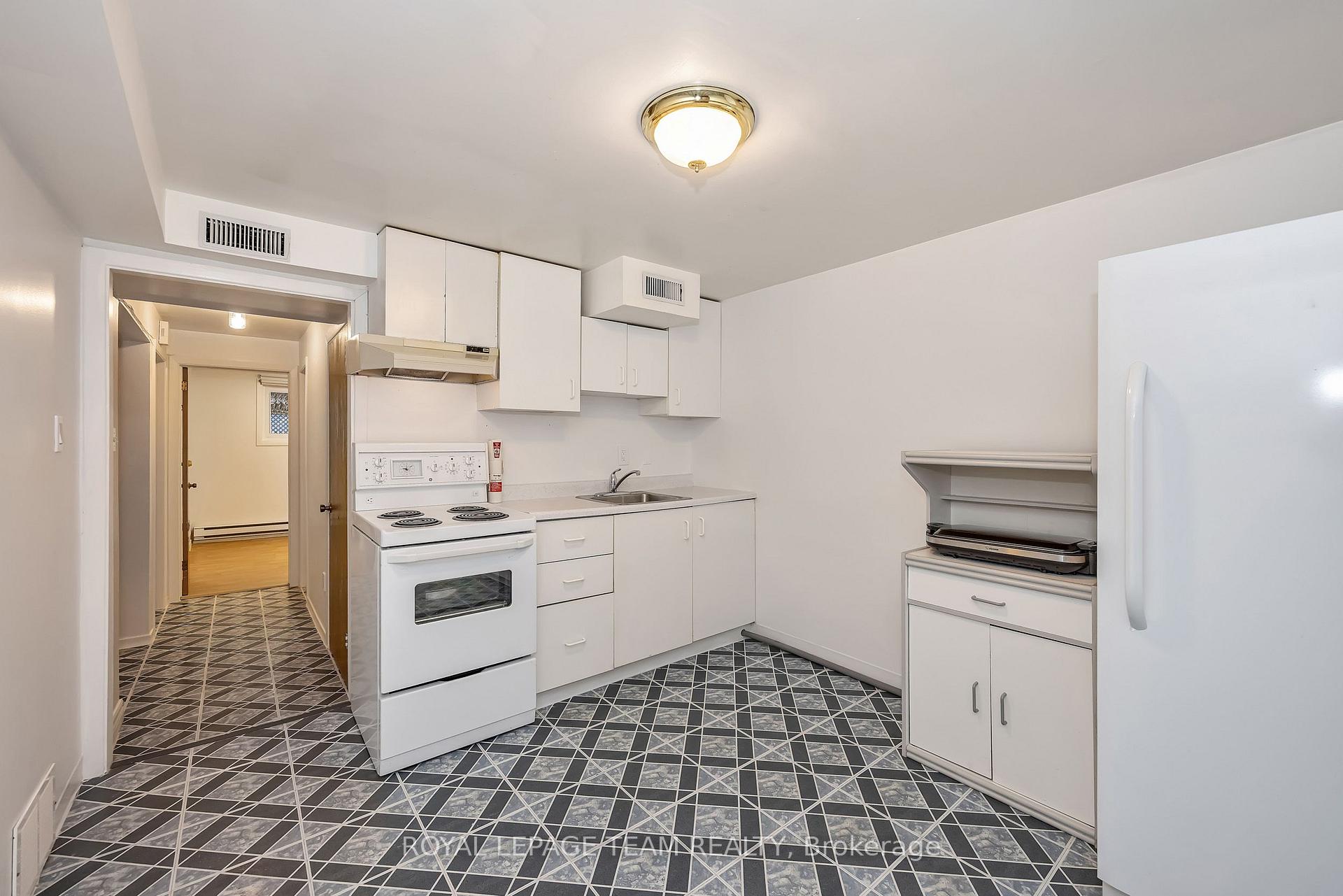 Photo 28 of 2092 St Laurent Boulevard, Ottawa, Elmvale Acres/Urbandale — HOMEH