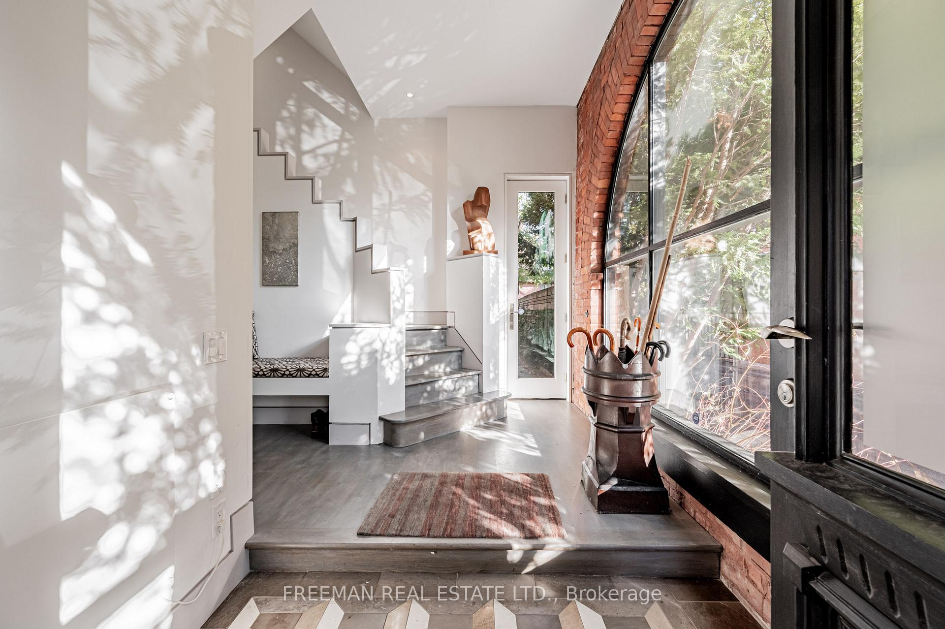 Photo 2 of Unit Upper, 21 Howland Avenue, Toronto, The Annex — HOMEH