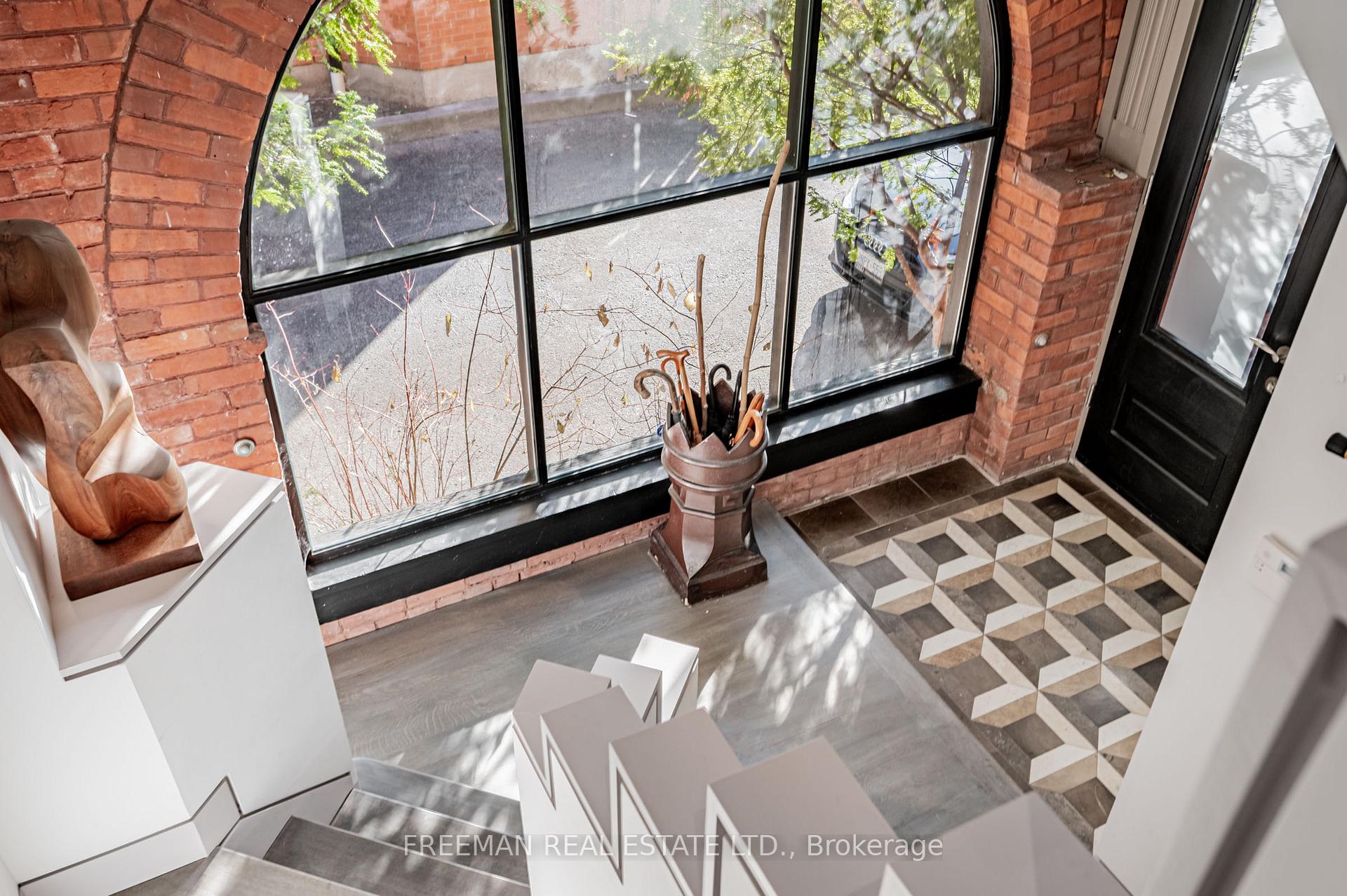 Photo 3 of Unit Upper, 21 Howland Avenue, Toronto, The Annex — HOMEH