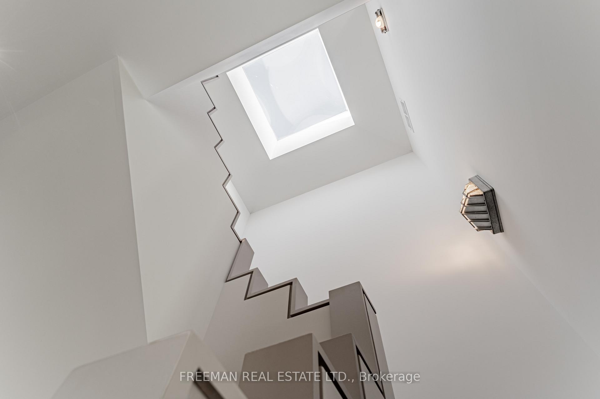 Photo 5 of Unit Upper, 21 Howland Avenue, Toronto, The Annex — HOMEH