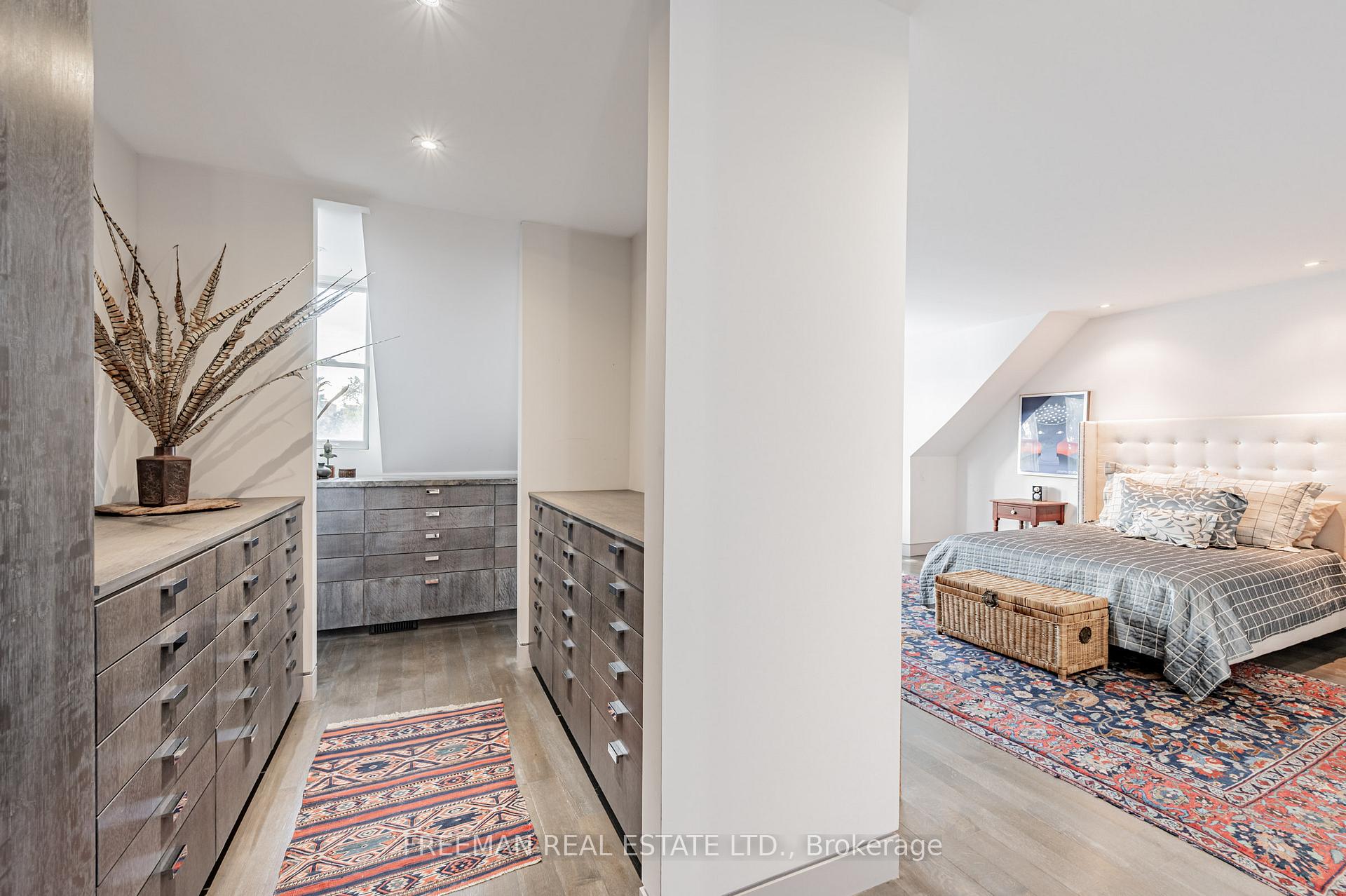 Photo 21 of Unit Upper, 21 Howland Avenue, Toronto, The Annex — HOMEH