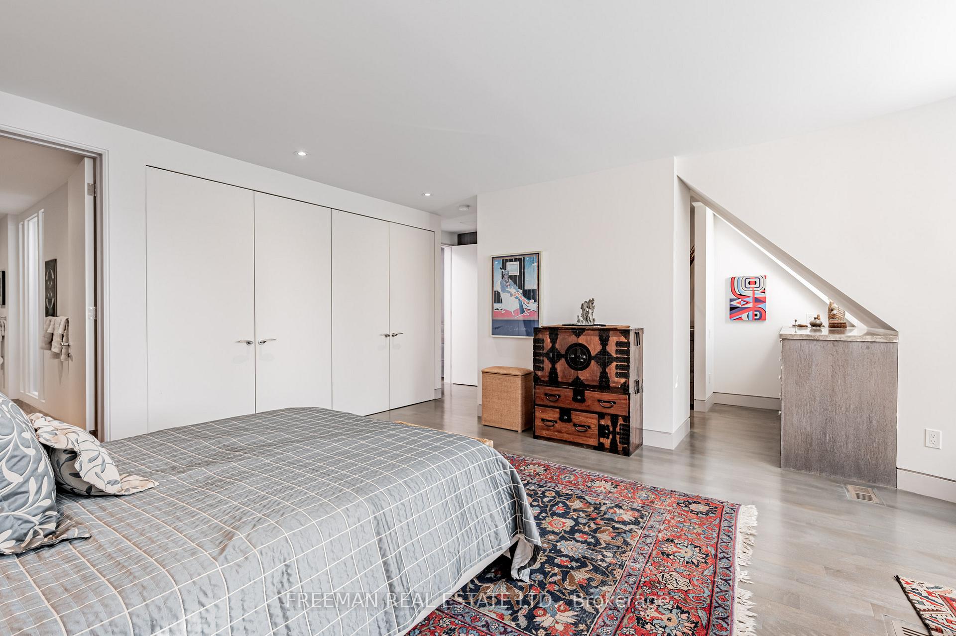 Photo 23 of Unit Upper, 21 Howland Avenue, Toronto, The Annex — HOMEH