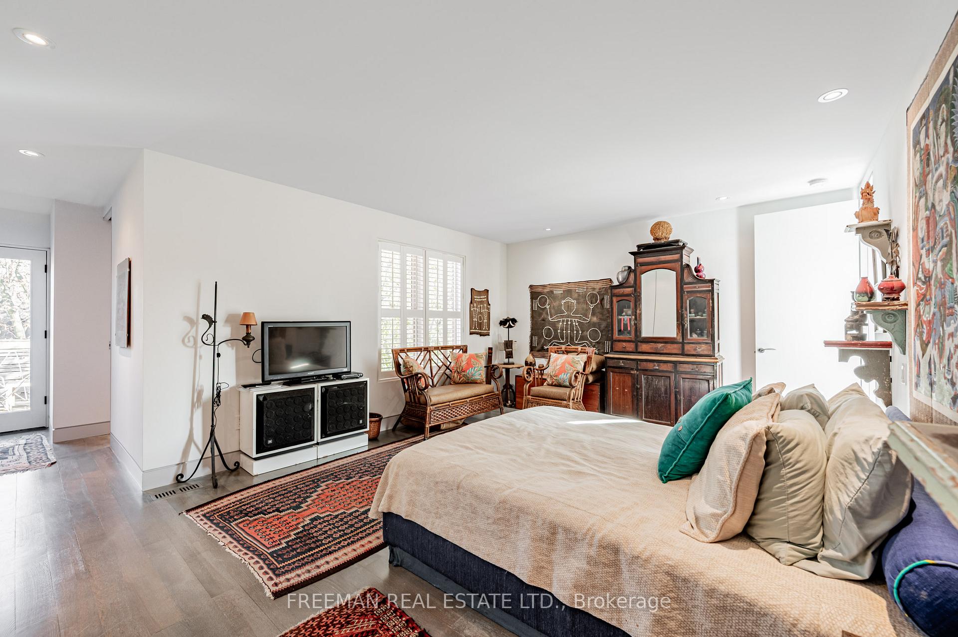 Photo 33 of Unit Upper, 21 Howland Avenue, Toronto, The Annex — HOMEH