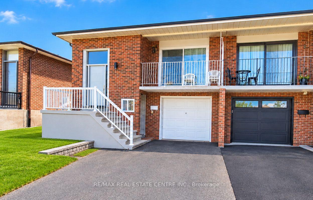 Photo 1 of 11 Albany Drive, Vaughan, West Woodbridge — HOMEH