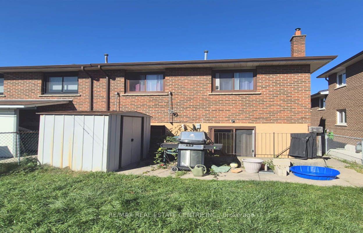 Photo 3 of 11 Albany Drive, Vaughan, West Woodbridge — HOMEH