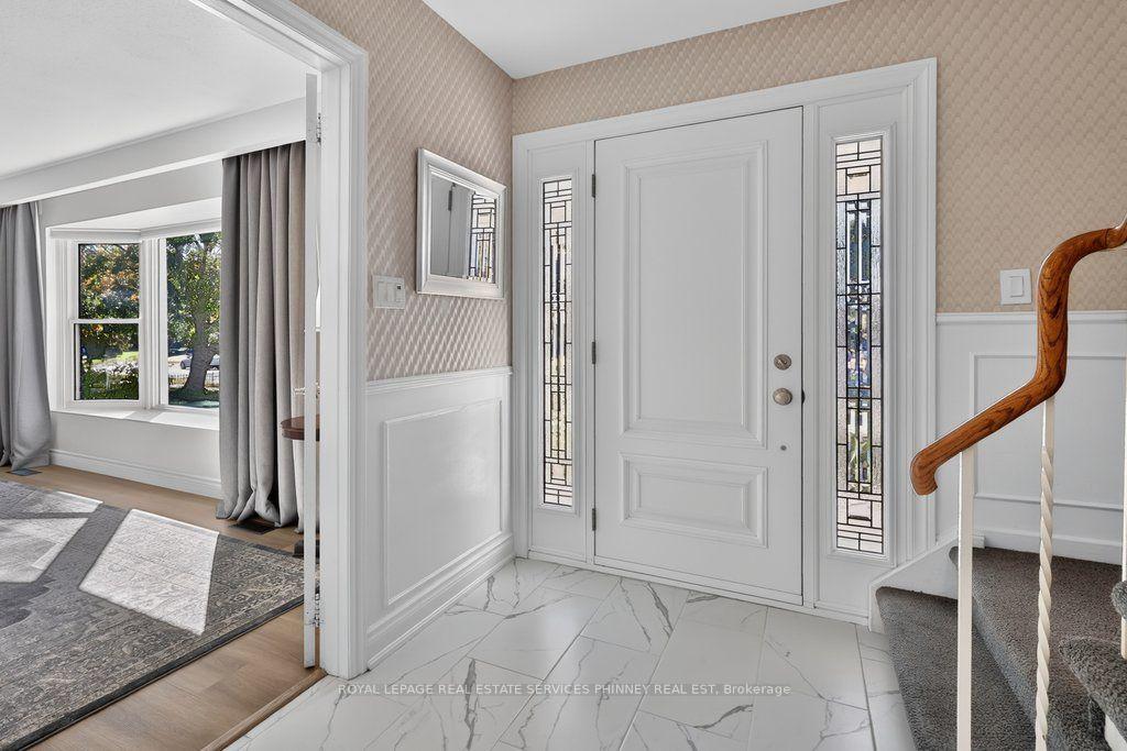 Photo 3 of 838 Saddle Crescent, Mississauga, Applewood — HOMEH