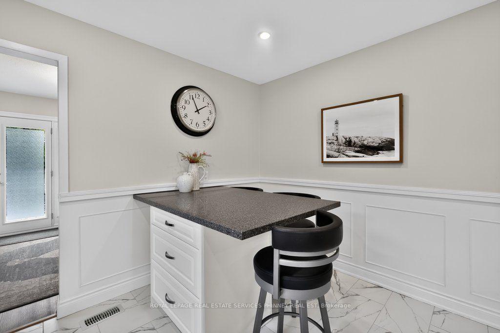 Photo 6 of 838 Saddle Crescent, Mississauga, Applewood — HOMEH