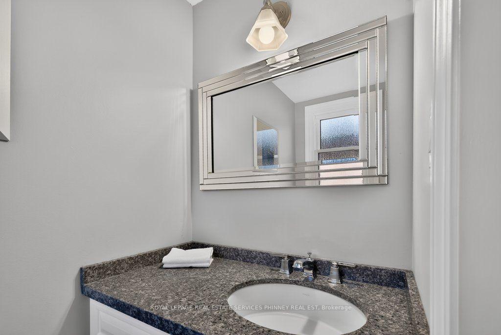 Photo 19 of 838 Saddle Crescent, Mississauga, Applewood — HOMEH
