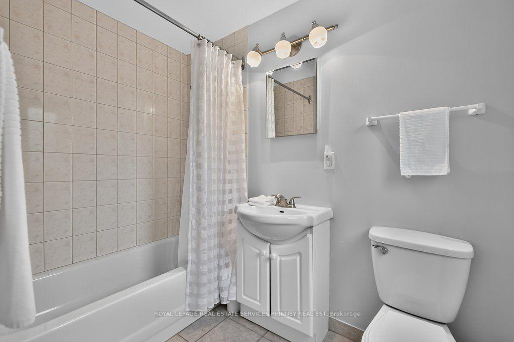 Photo 25 of 838 Saddle Crescent, Mississauga, Applewood — HOMEH