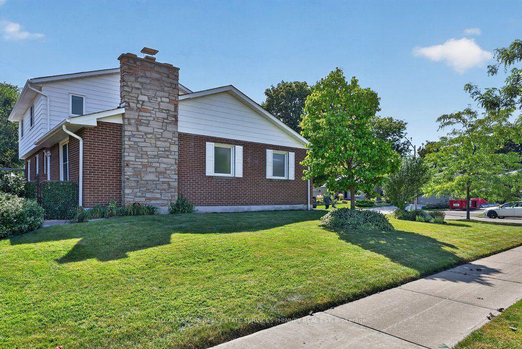 Photo 43 of 838 Saddle Crescent, Mississauga, Applewood — HOMEH