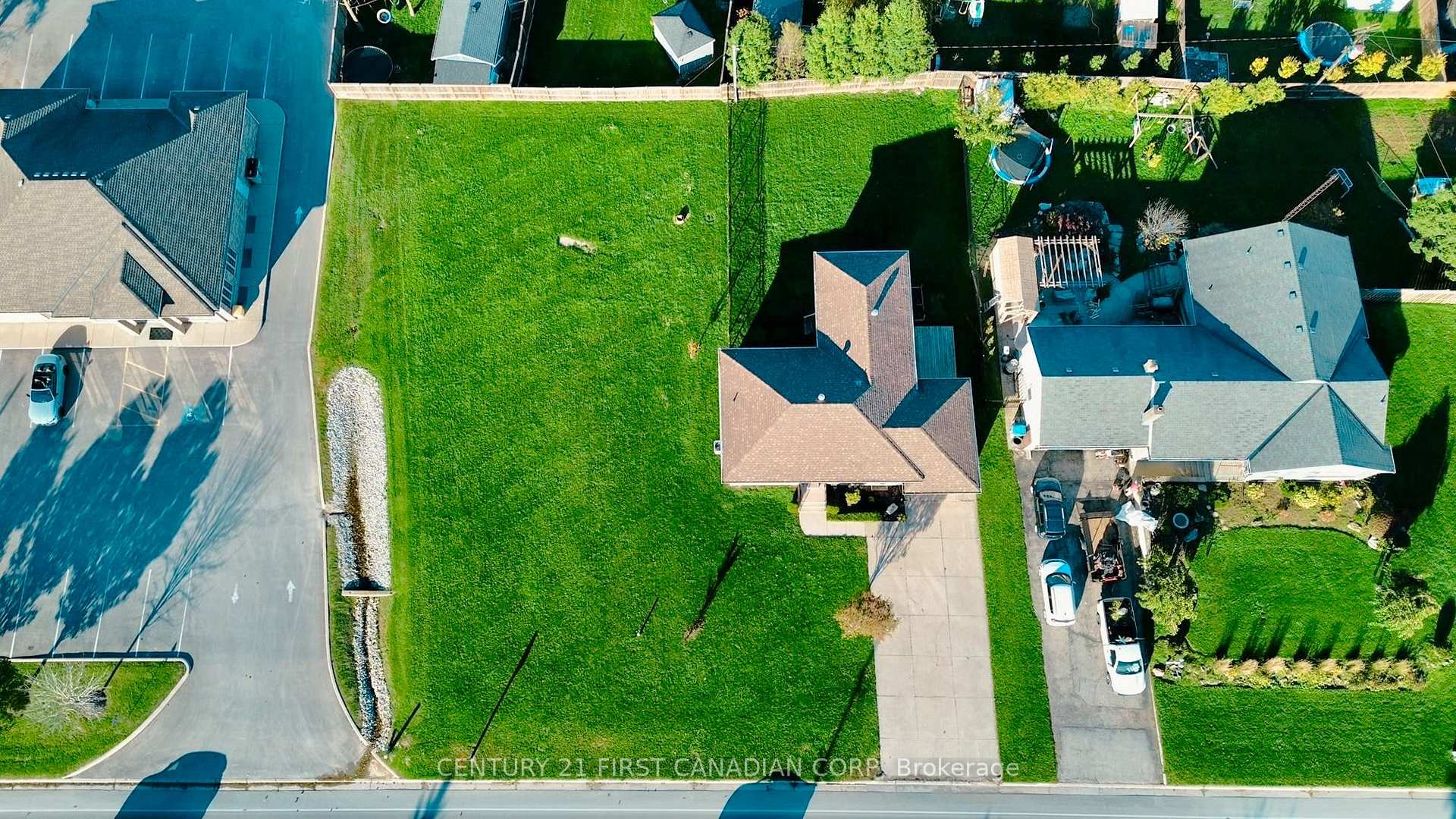 Photo 2 of 33374 Richmond Street, Lucan Biddulph, Lucan — HOMEH