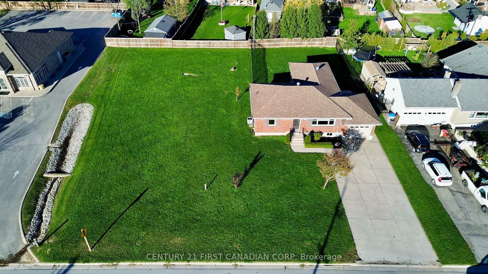 Photo 3 of 33374 Richmond Street, Lucan Biddulph, Lucan — HOMEH