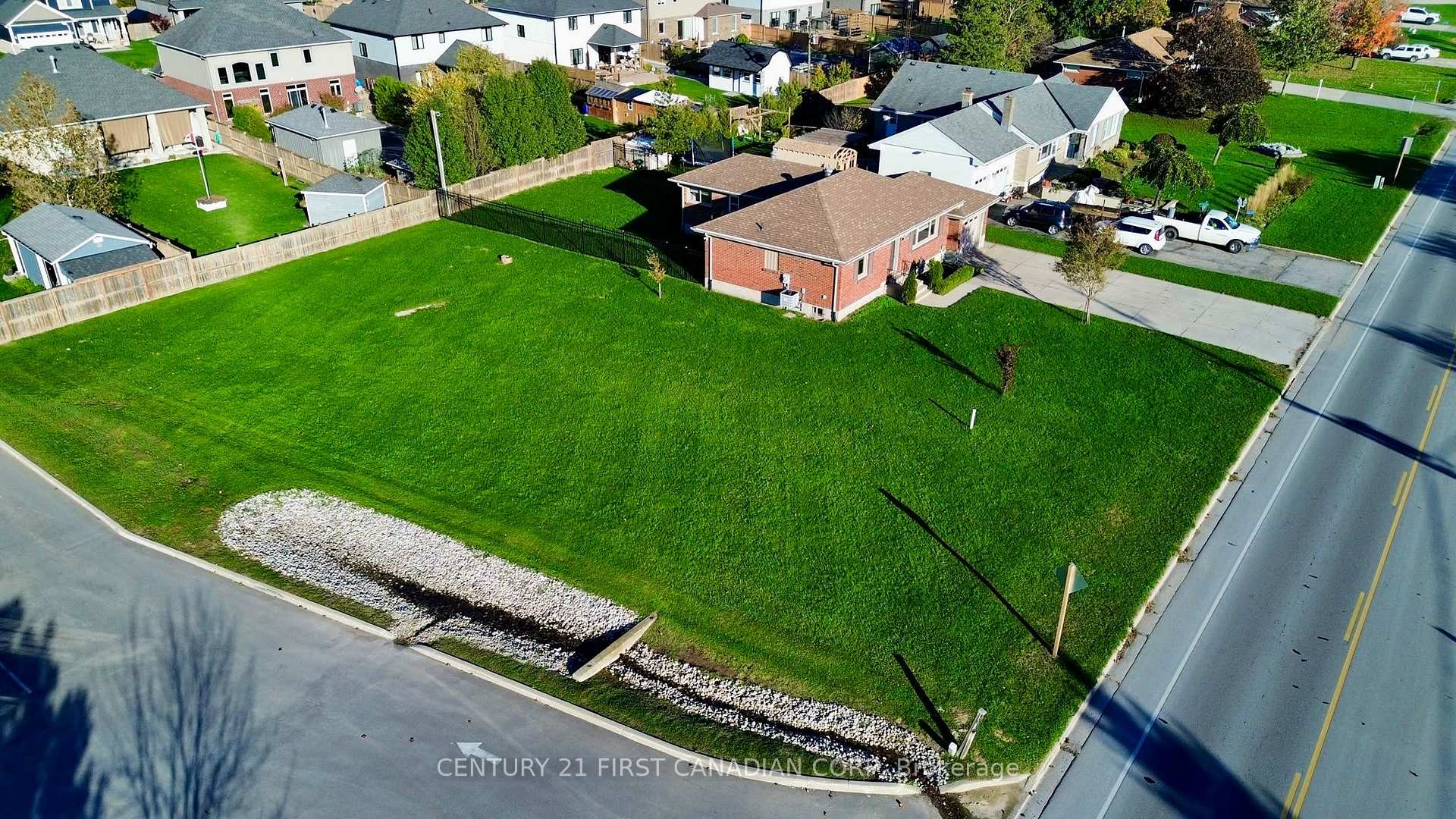 Photo 4 of 33374 Richmond Street, Lucan Biddulph, Lucan — HOMEH