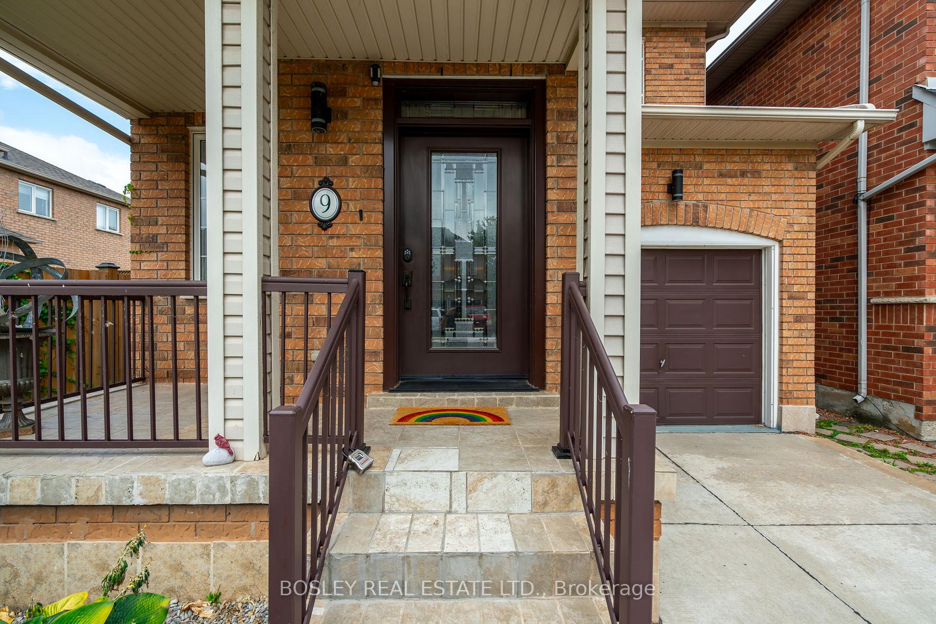Photo 2 of 9 Dewsbury Way, Hamilton, Winona Park — HOMEH