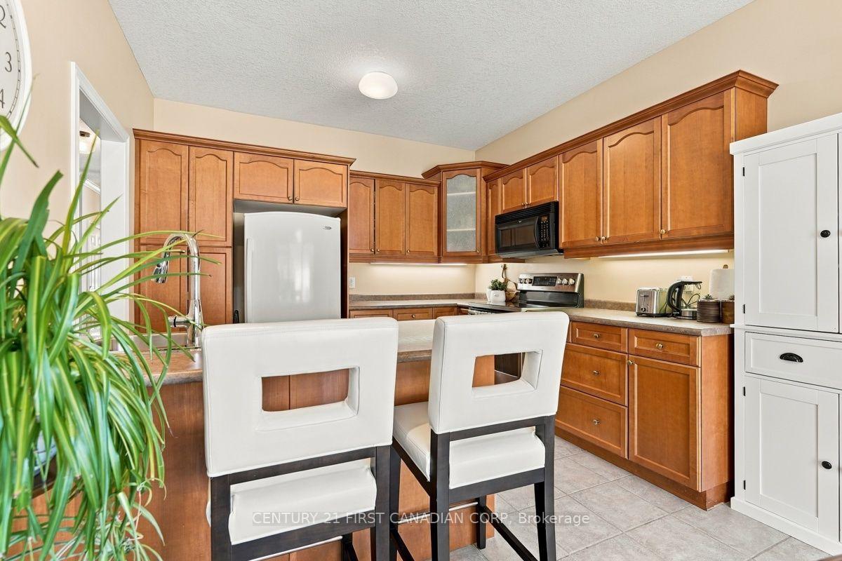 Photo 16 of Unit 3, 665 Commissioners Road W, London, South C — HOMEH