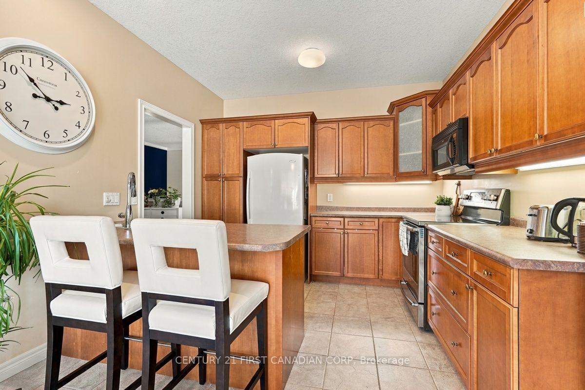 Photo 17 of Unit 3, 665 Commissioners Road W, London, South C — HOMEH