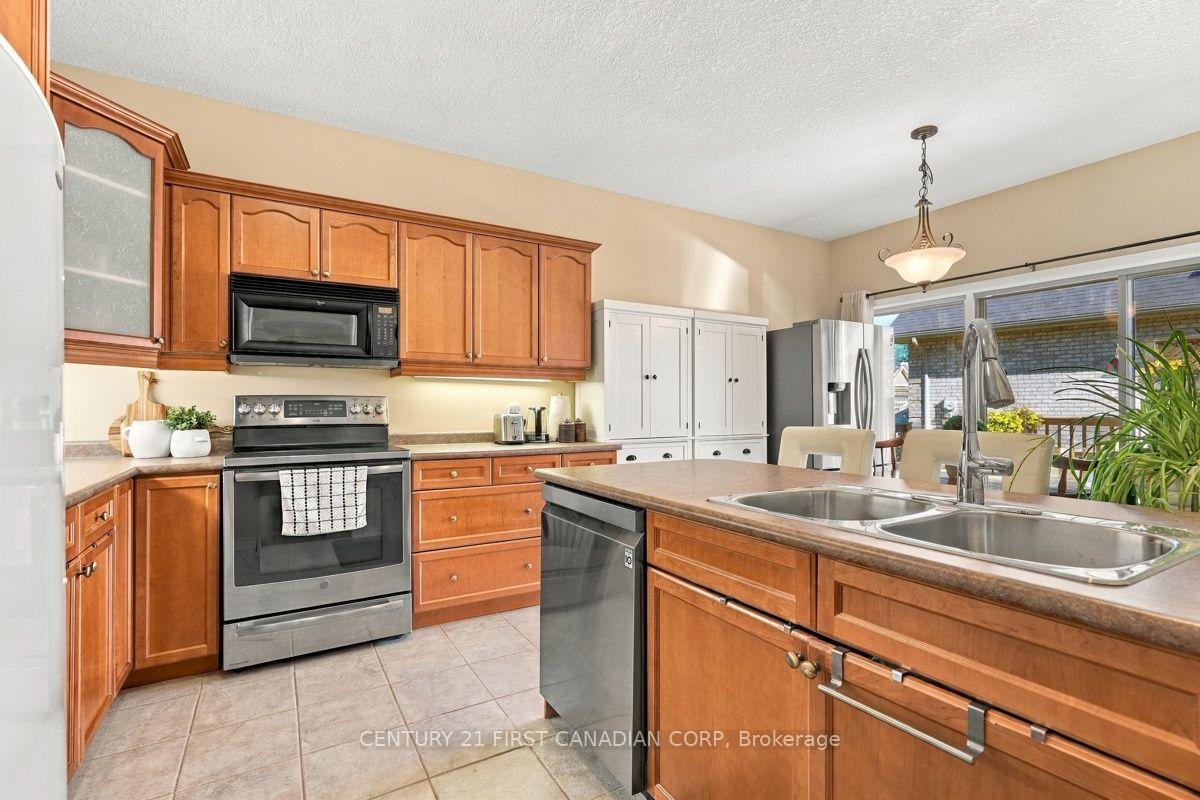 Photo 18 of Unit 3, 665 Commissioners Road W, London, South C — HOMEH