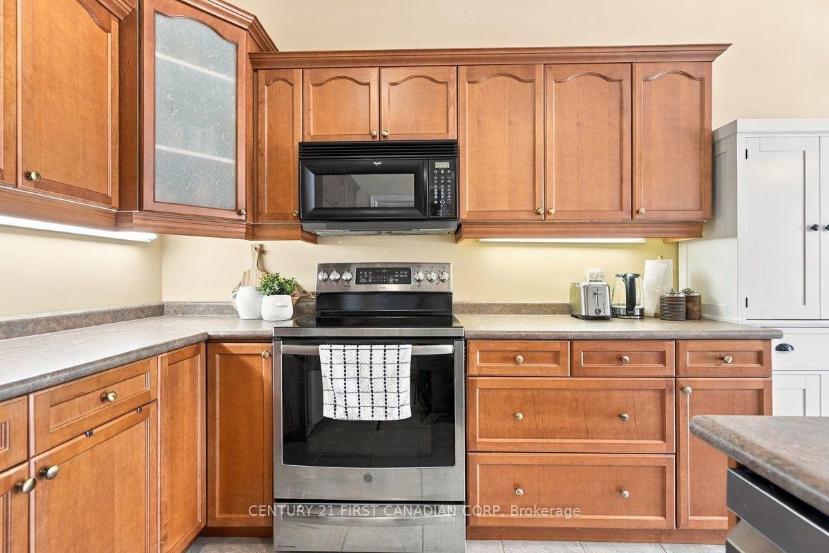 Photo 19 of Unit 3, 665 Commissioners Road W, London, South C — HOMEH