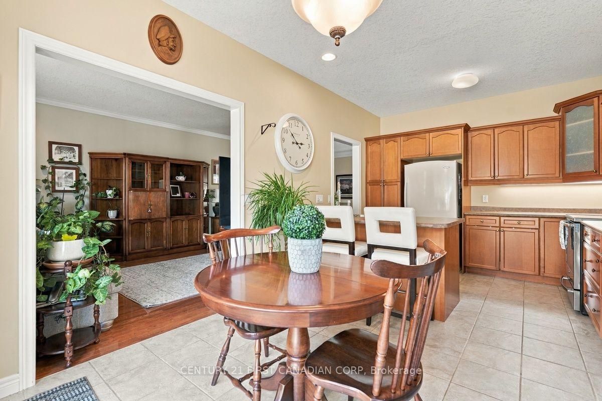 Photo 23 of Unit 3, 665 Commissioners Road W, London, South C — HOMEH