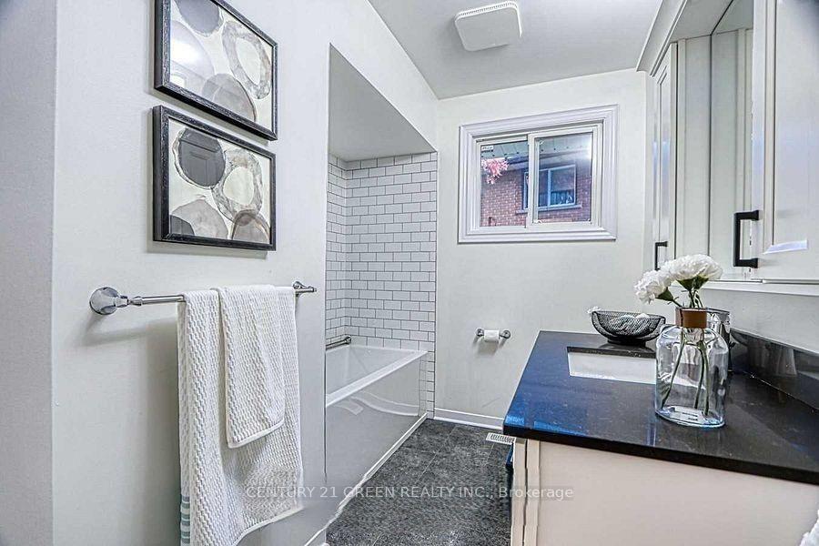 Photo 23 of 164 Gardiner Drive, Hamilton, Gilkson — HOMEH