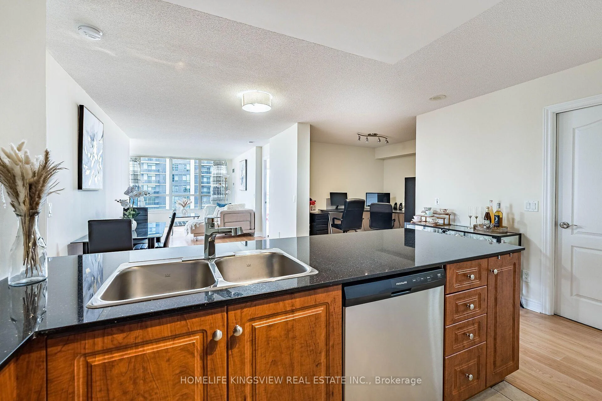 Photo 38 of Unit 1104, 60 Disera Drive, Vaughan, Beverley Glen — HOMEH