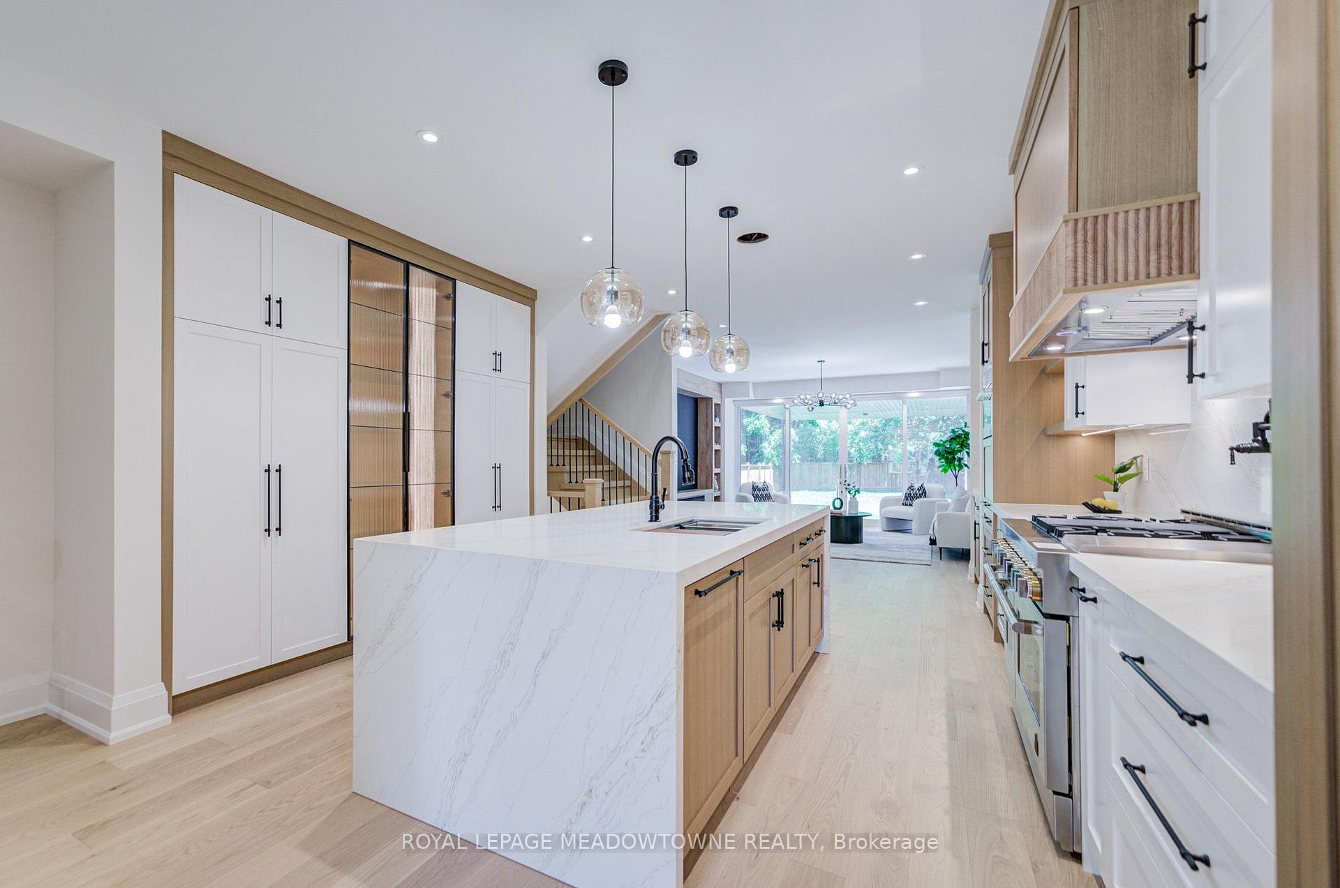 Photo 3 of 975 Filmandale Road, Burlington, LaSalle — HOMEH