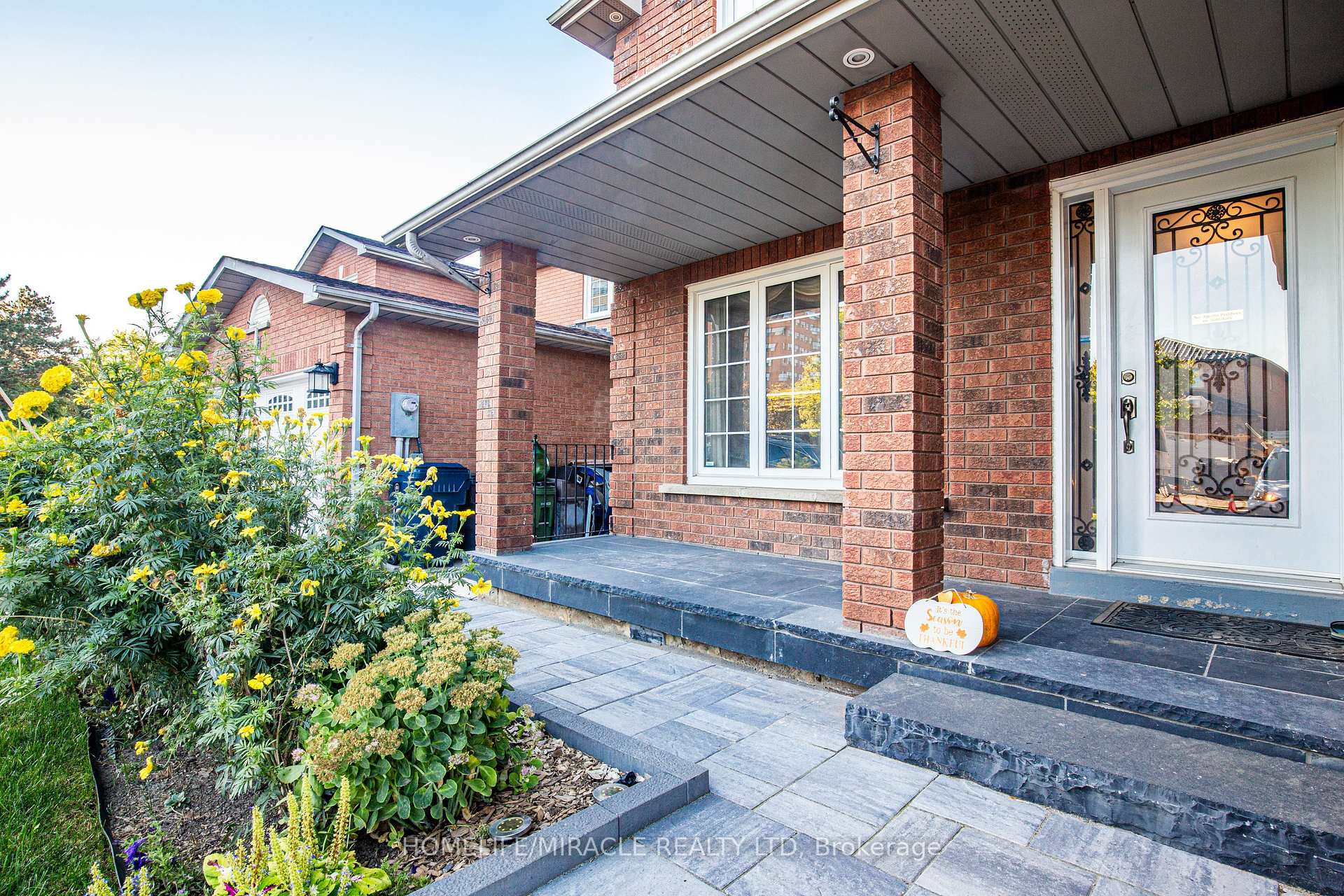 Photo 5 of 89 Woodlot Crescent, Etobicoke, West Humber-Clairville — HOMEH