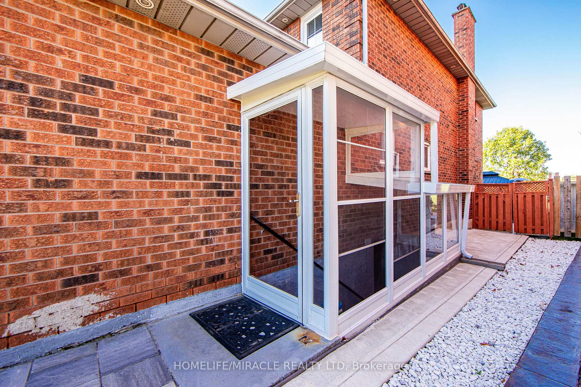 Photo 6 of 89 Woodlot Crescent, Etobicoke, West Humber-Clairville — HOMEH