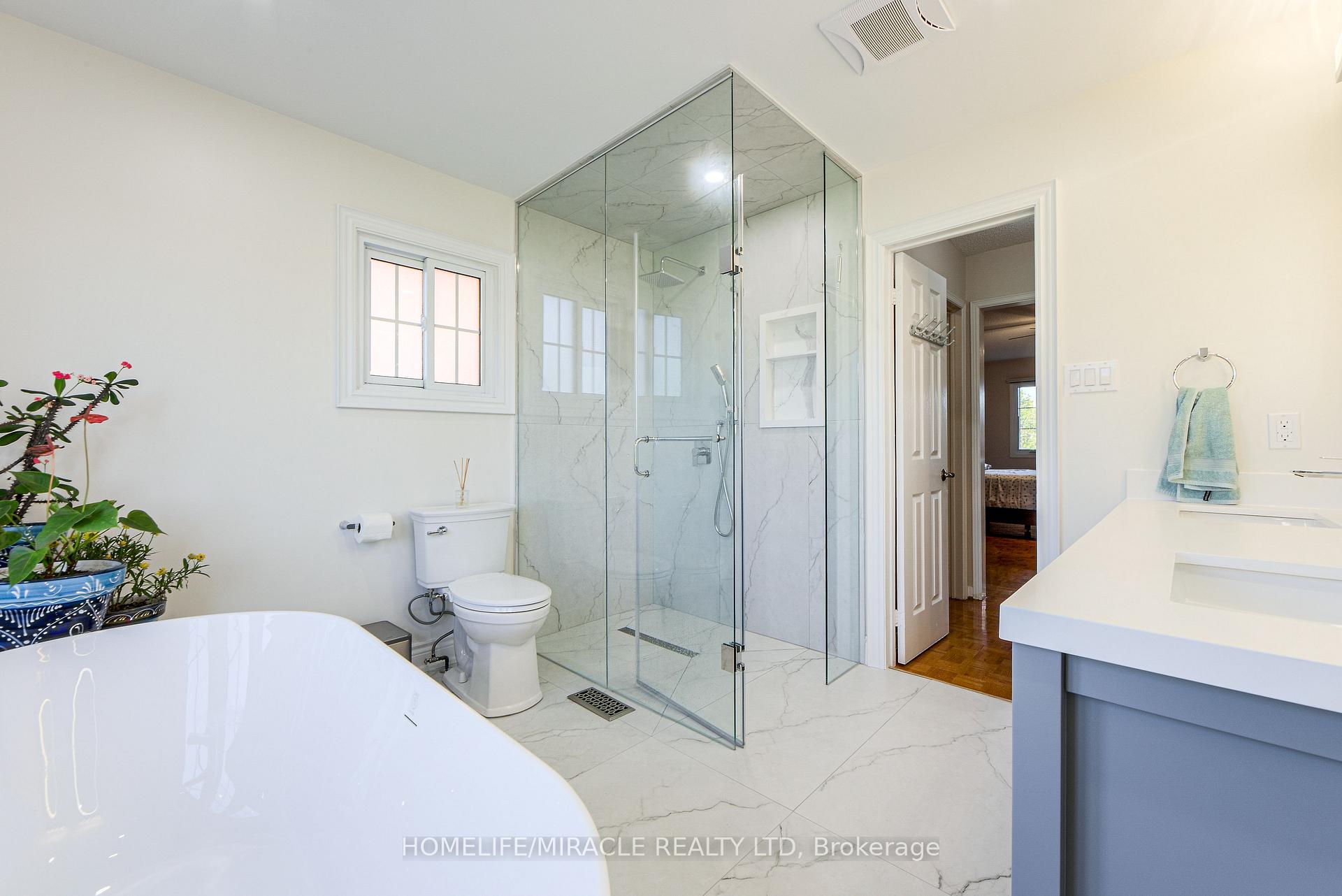 Photo 15 of 89 Woodlot Crescent, Etobicoke, West Humber-Clairville — HOMEH