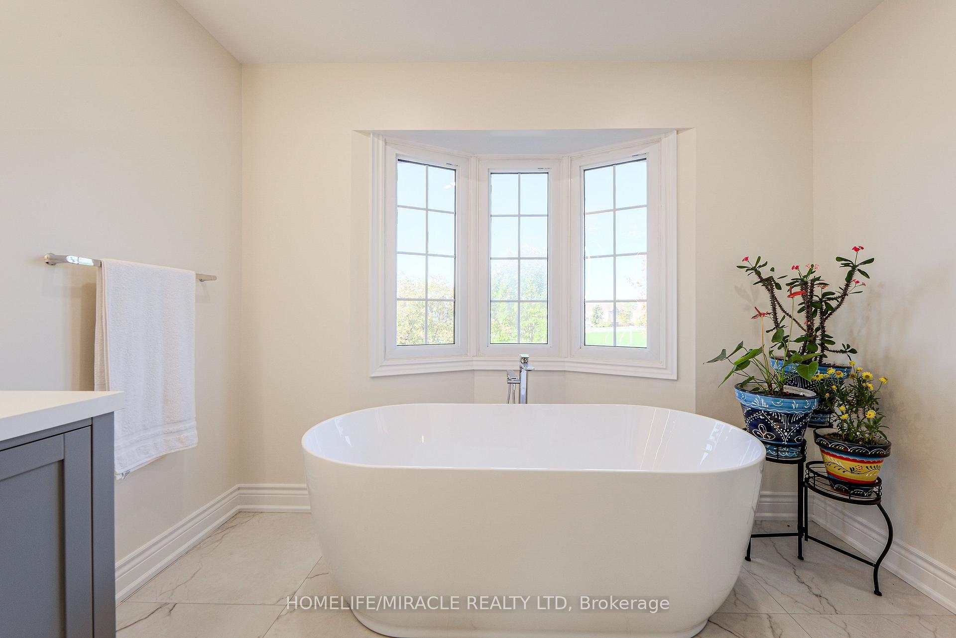 Photo 17 of 89 Woodlot Crescent, Etobicoke, West Humber-Clairville — HOMEH