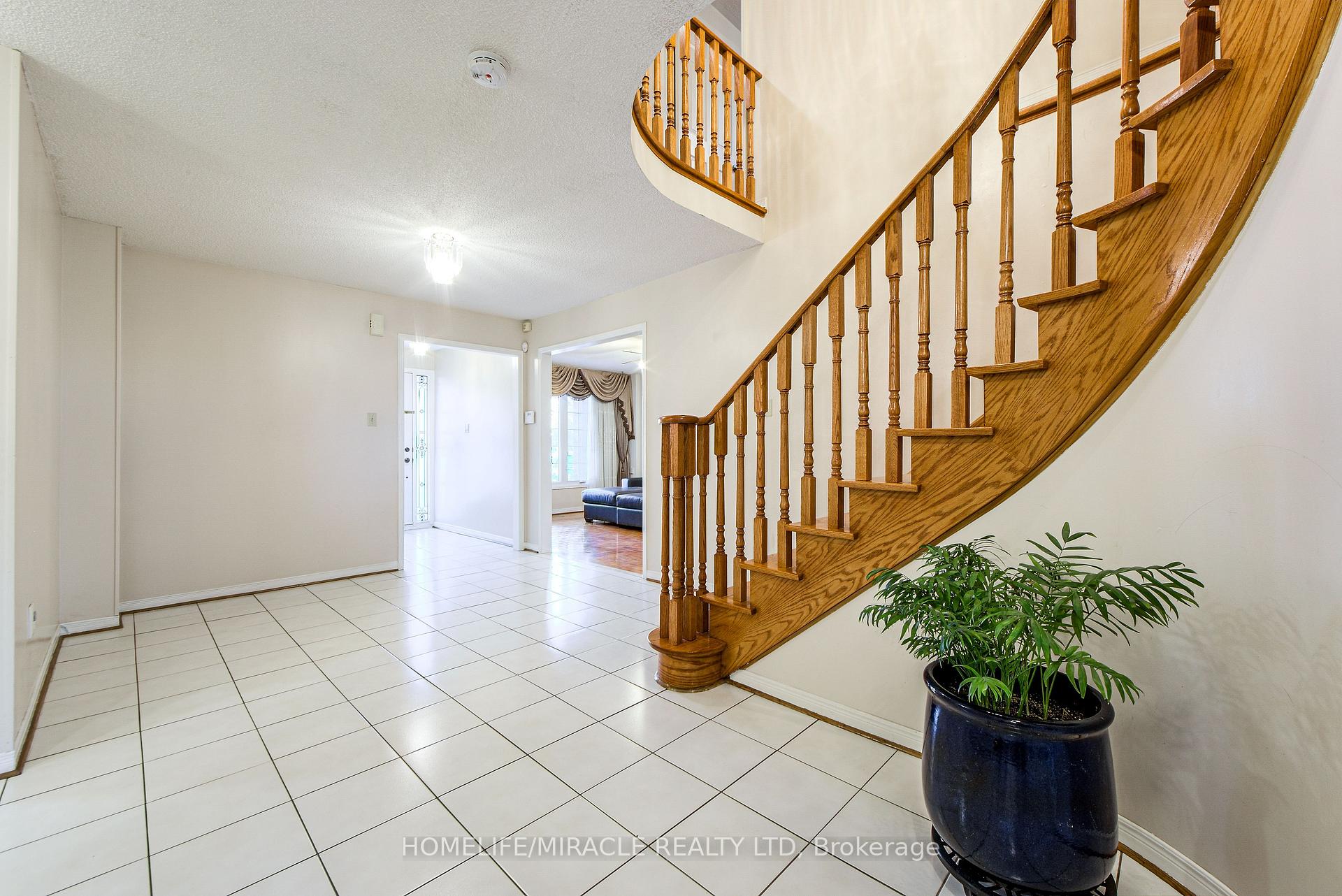 Photo 28 of 89 Woodlot Crescent, Etobicoke, West Humber-Clairville — HOMEH