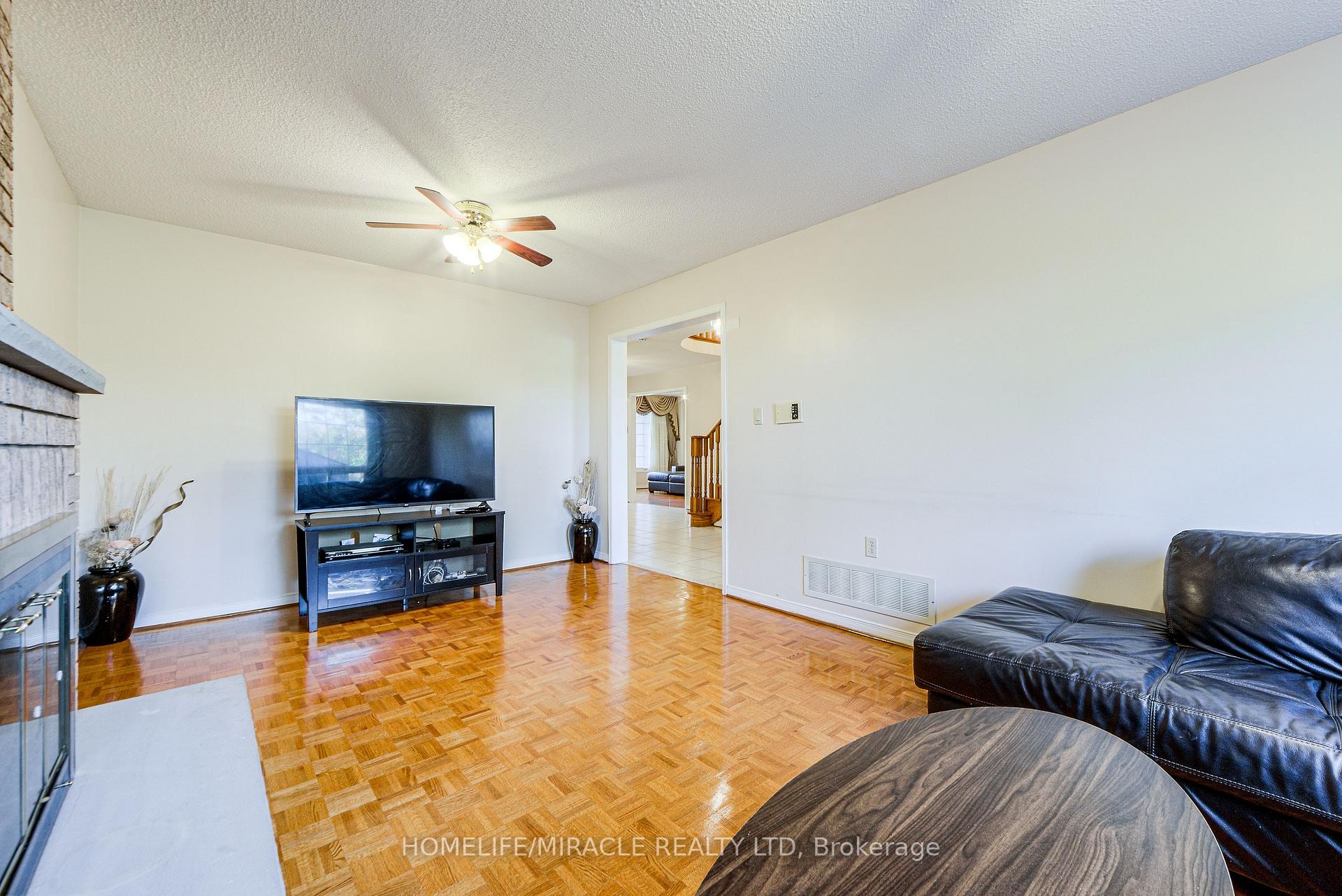 Photo 29 of 89 Woodlot Crescent, Etobicoke, West Humber-Clairville — HOMEH