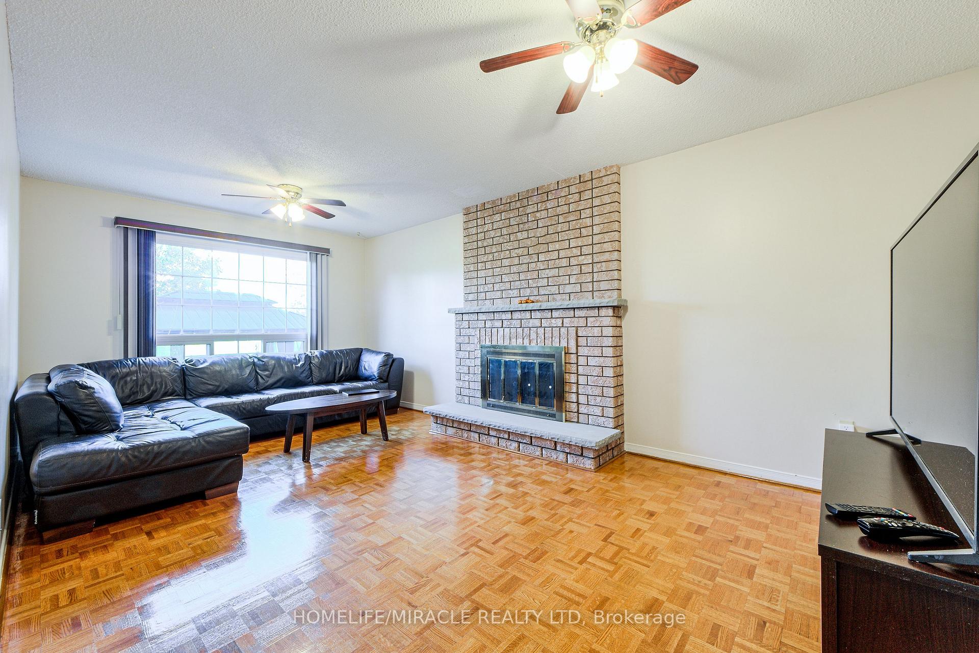 Photo 31 of 89 Woodlot Crescent, Etobicoke, West Humber-Clairville — HOMEH