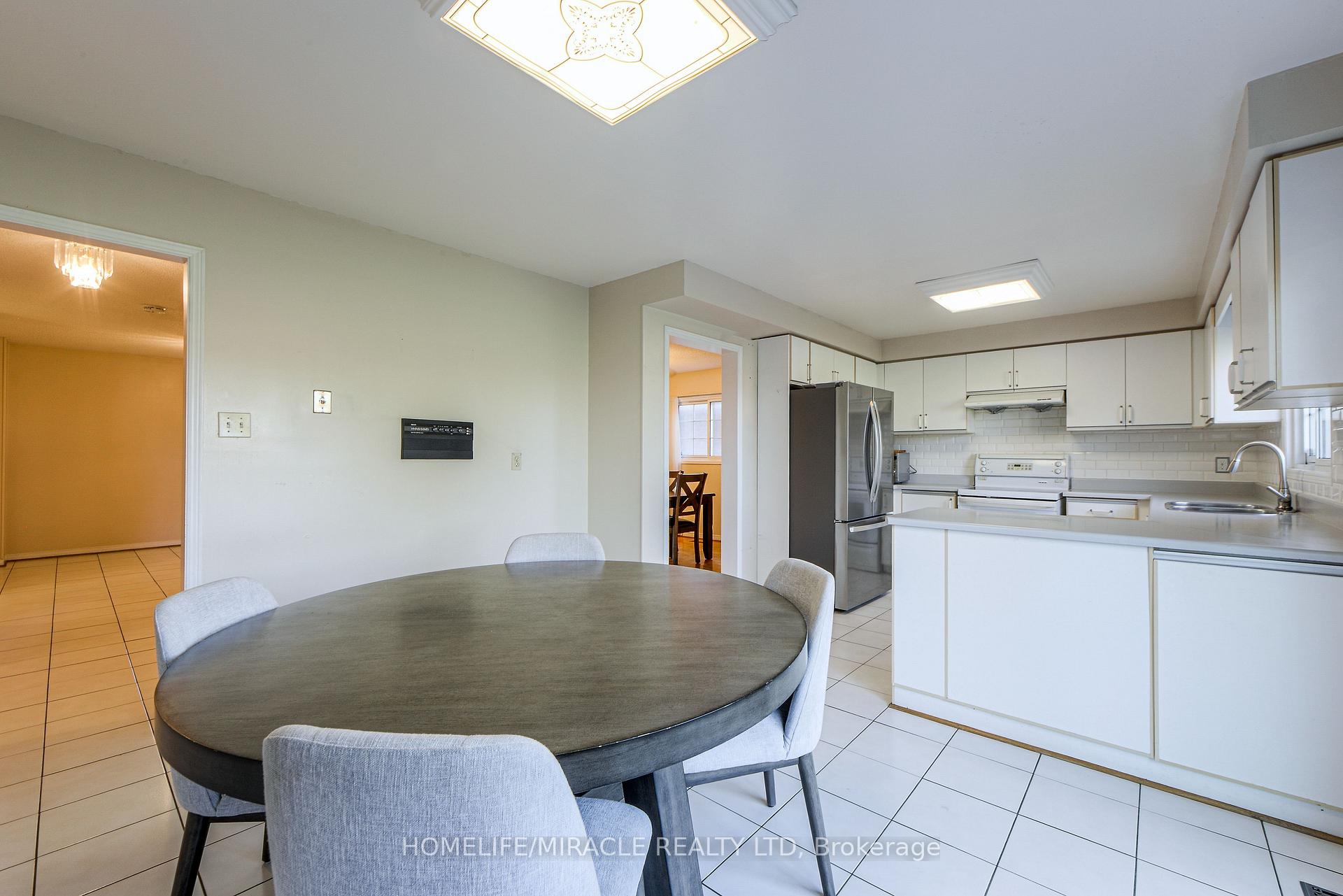 Photo 33 of 89 Woodlot Crescent, Etobicoke, West Humber-Clairville — HOMEH