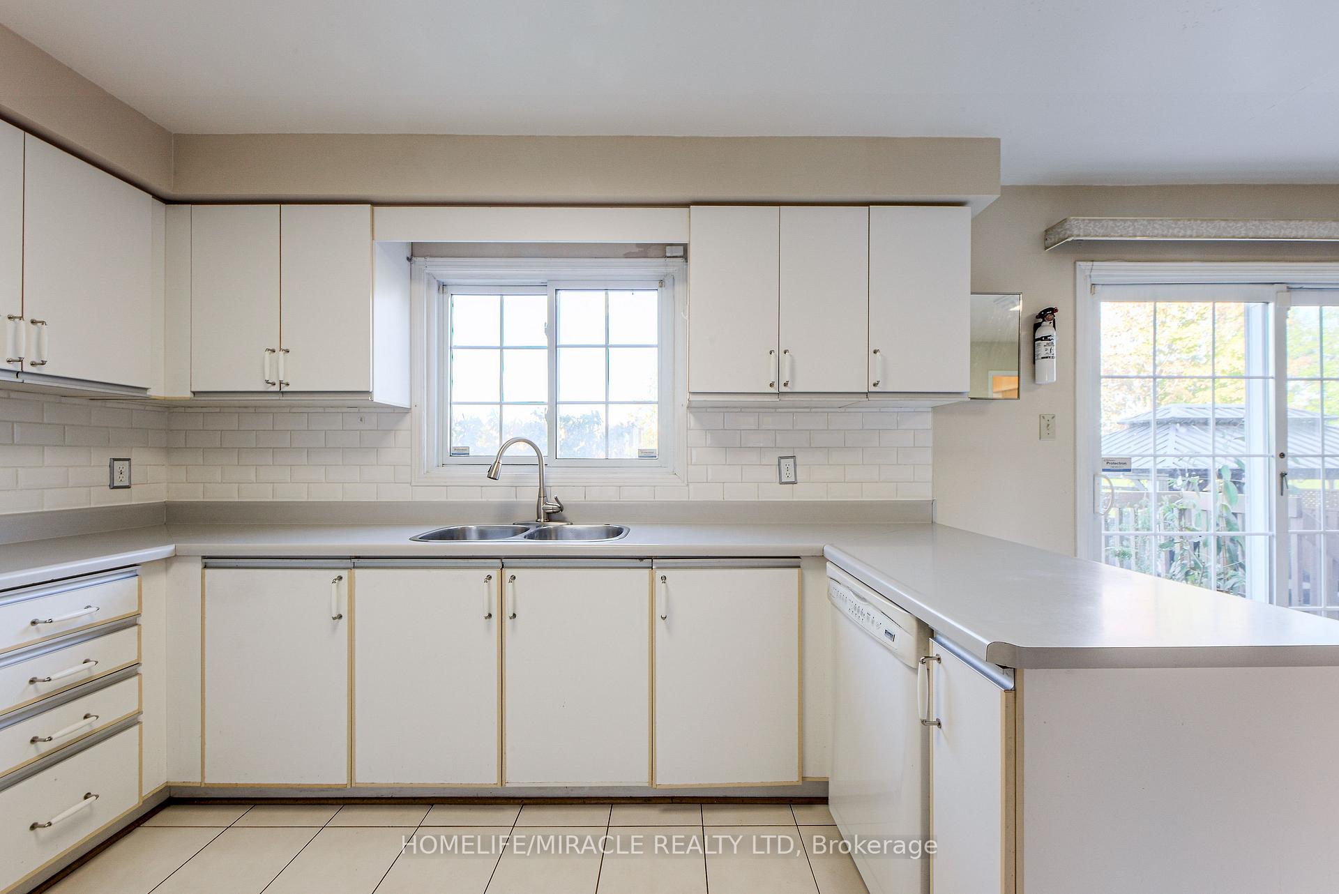 Photo 37 of 89 Woodlot Crescent, Etobicoke, West Humber-Clairville — HOMEH