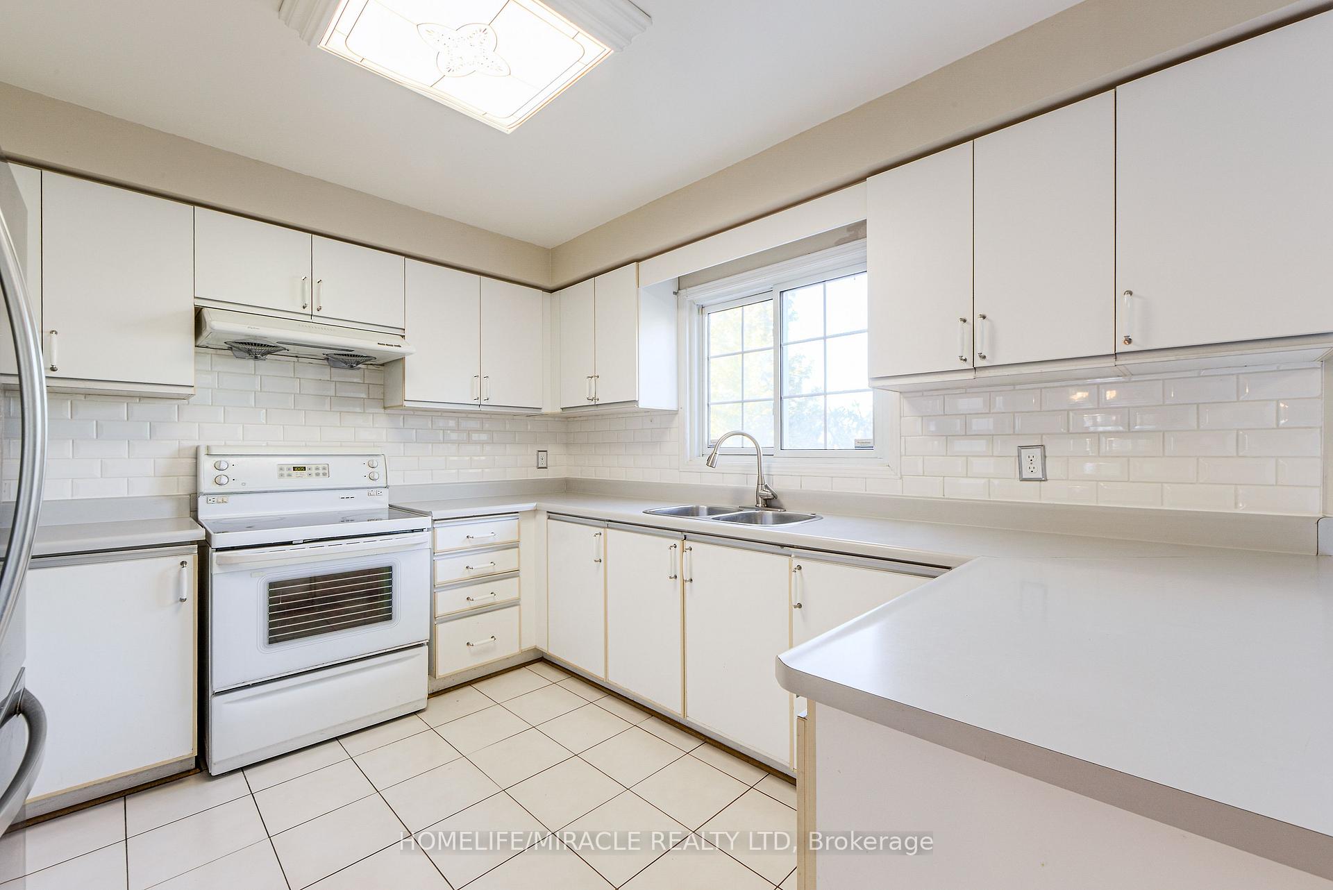 Photo 38 of 89 Woodlot Crescent, Etobicoke, West Humber-Clairville — HOMEH