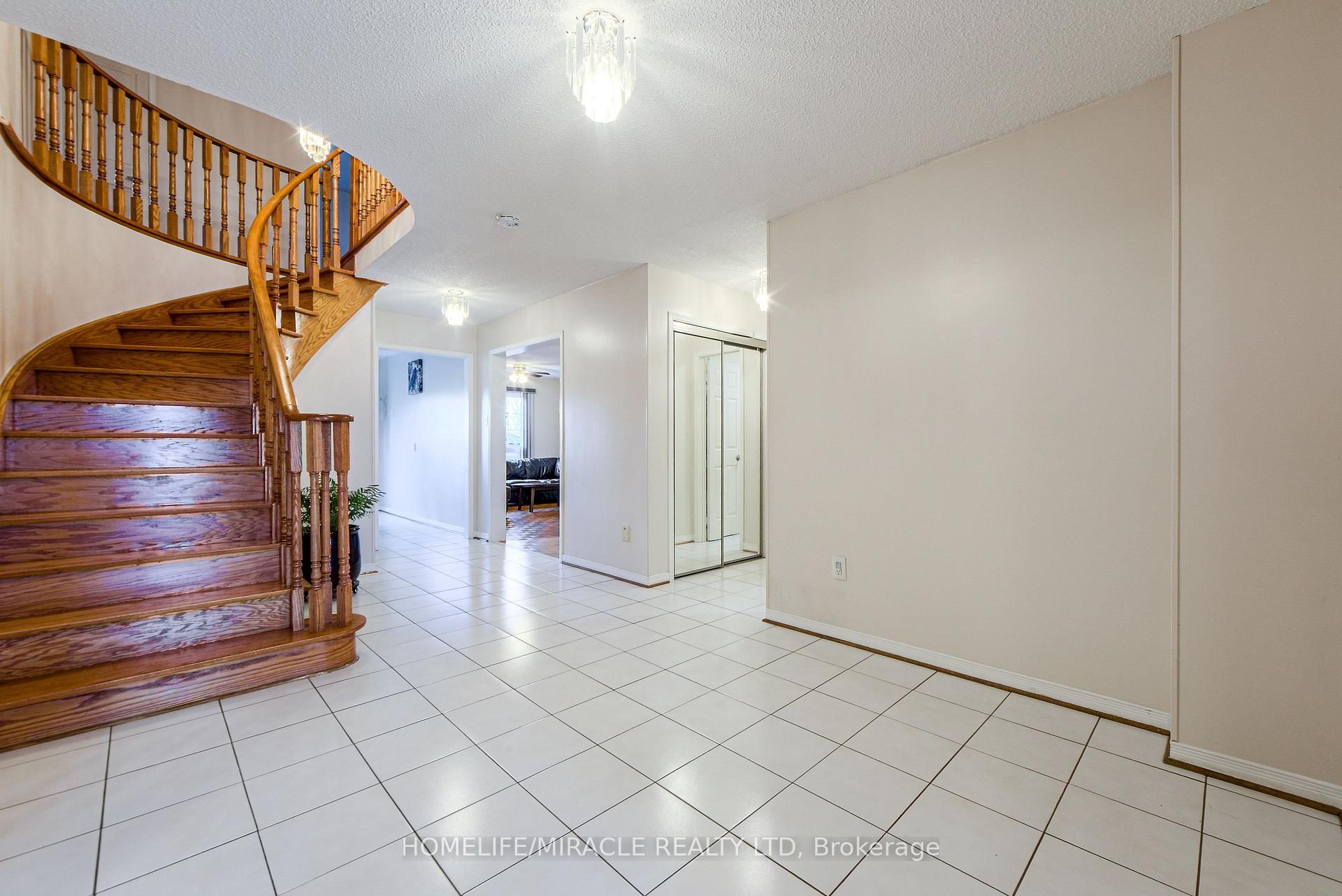 Photo 49 of 89 Woodlot Crescent, Etobicoke, West Humber-Clairville — HOMEH