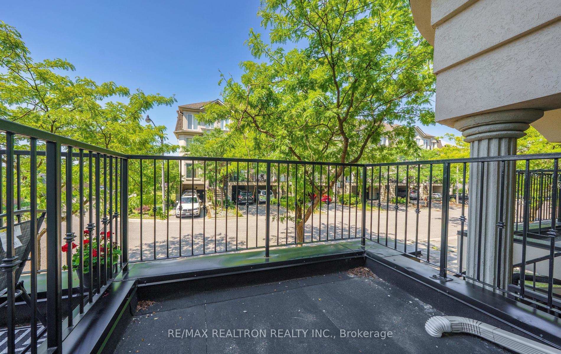 Photo 3 of 222 David Dunlap Circle, North York, Banbury-Don Mills — HOMEH