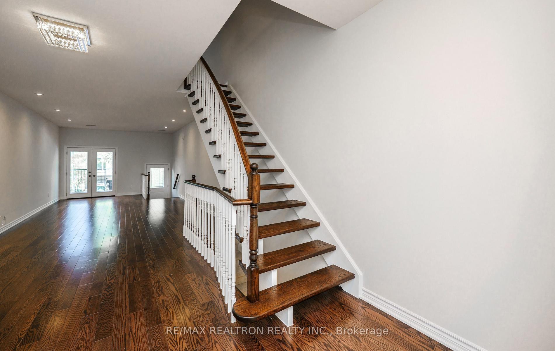 Photo 6 of 222 David Dunlap Circle, North York, Banbury-Don Mills — HOMEH