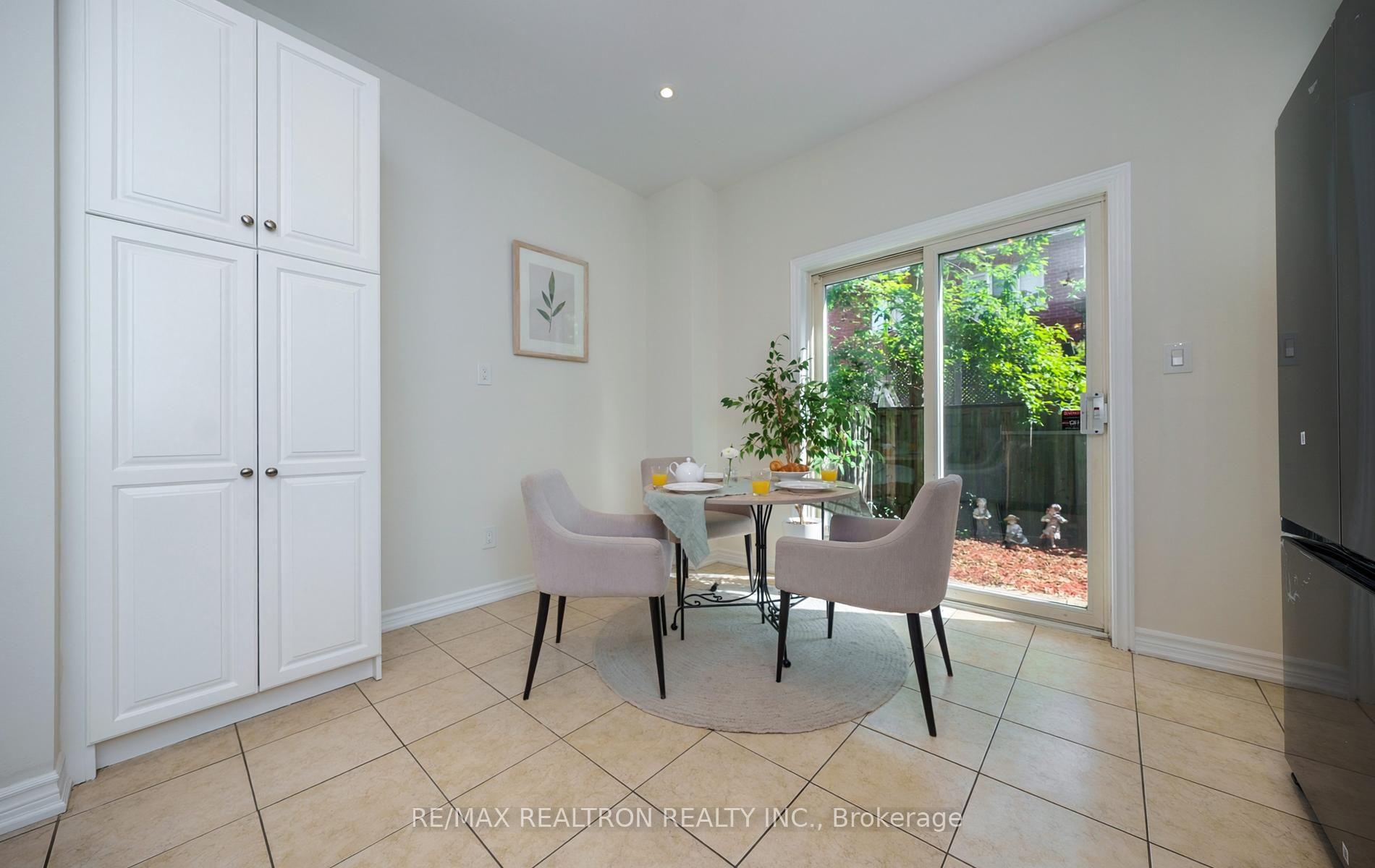 Photo 8 of 222 David Dunlap Circle, North York, Banbury-Don Mills — HOMEH