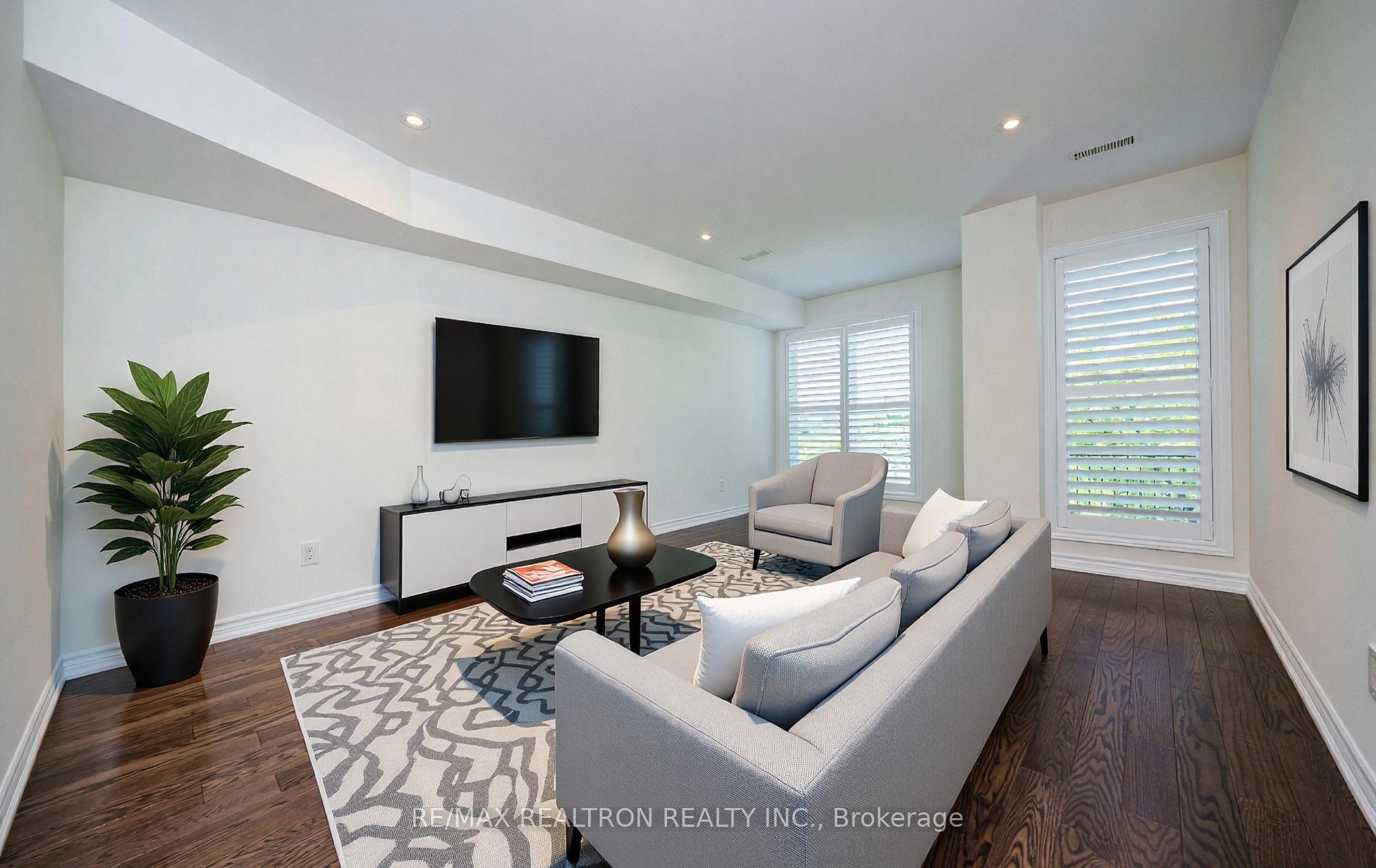 Photo 13 of 222 David Dunlap Circle, North York, Banbury-Don Mills — HOMEH