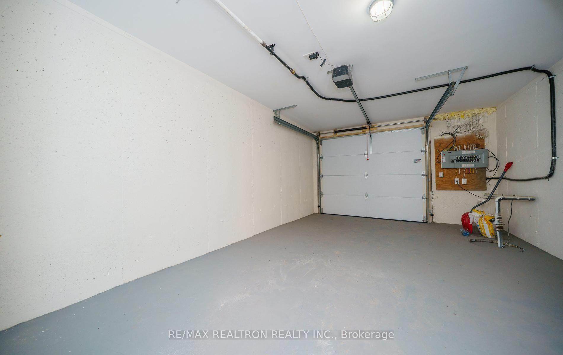 Photo 26 of 222 David Dunlap Circle, North York, Banbury-Don Mills — HOMEH