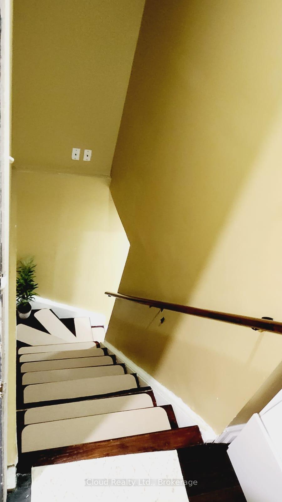 Photo 2 of Unit Basement, 24 Patricia Court, Brampton, Fletcher's Creek South — HOMEH