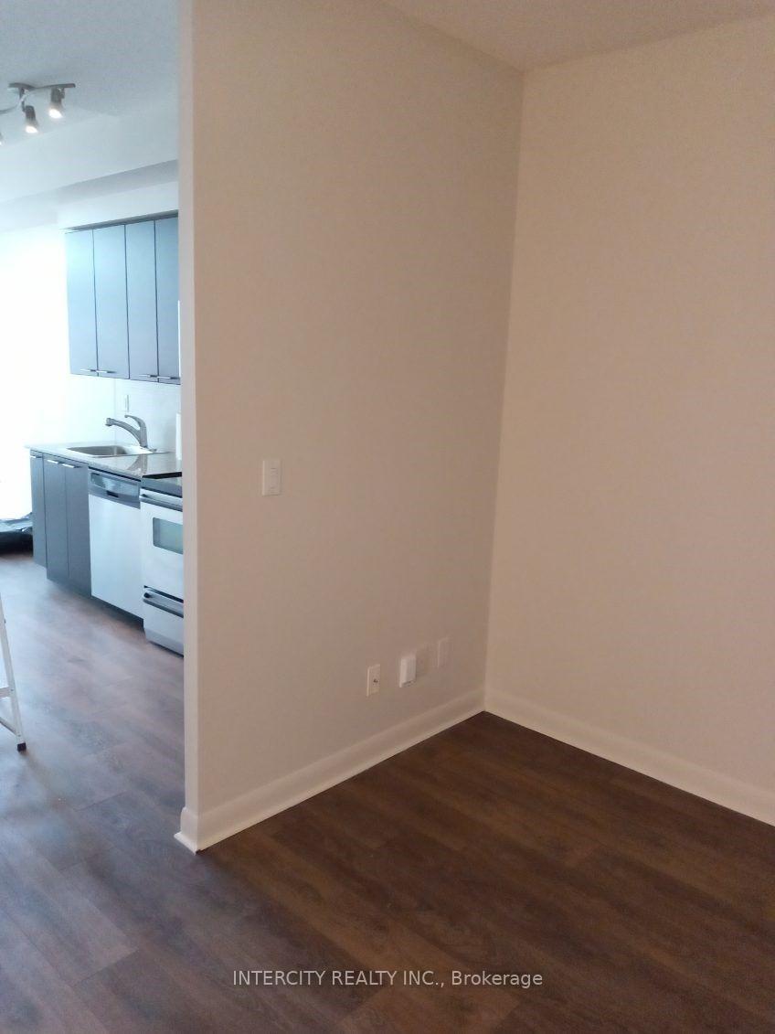 Photo 7 of Unit 604, 15 Bruyeres Mews, Toronto, Niagara — HOMEH
