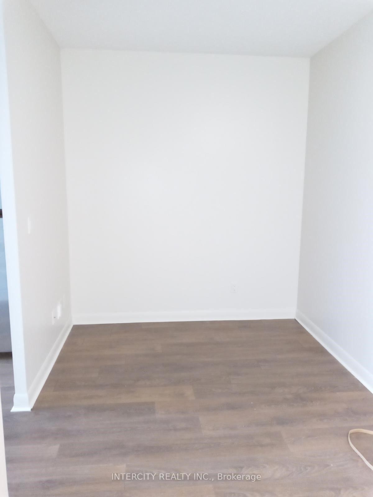 Photo 8 of Unit 604, 15 Bruyeres Mews, Toronto, Niagara — HOMEH