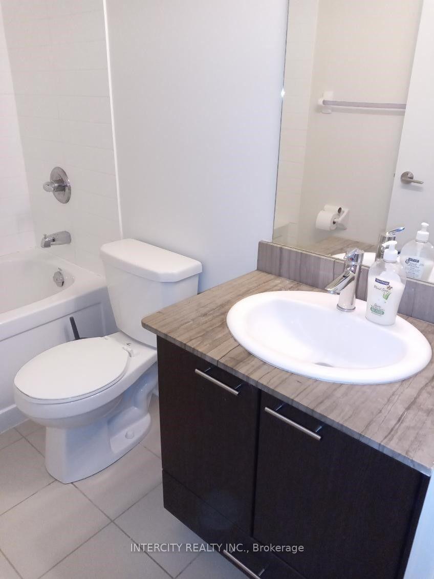 Photo 10 of Unit 604, 15 Bruyeres Mews, Toronto, Niagara — HOMEH