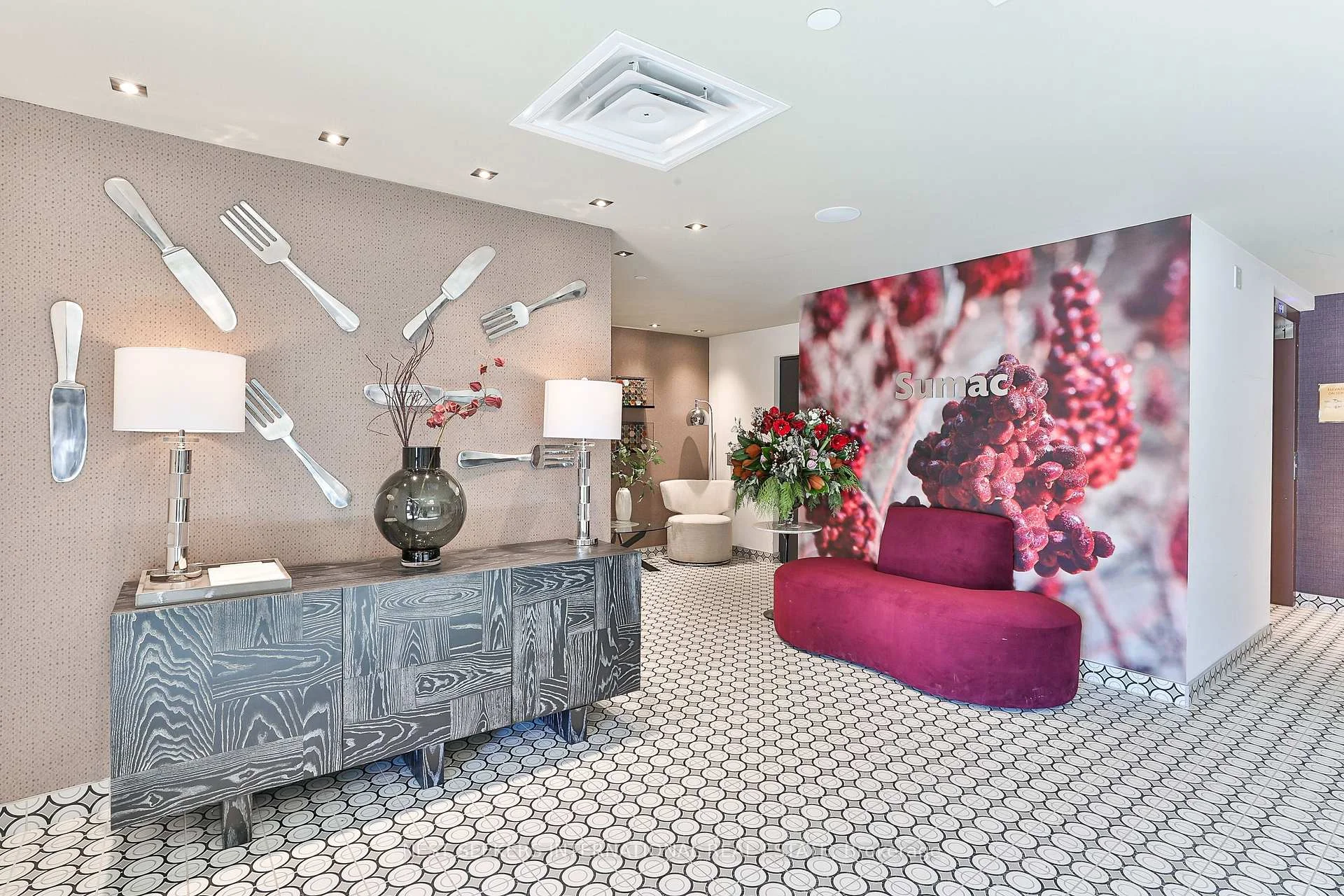 Photo 4 of Unit 304, 4 Spice Way, Barrie, Rural Barrie Southeast — HOMEH