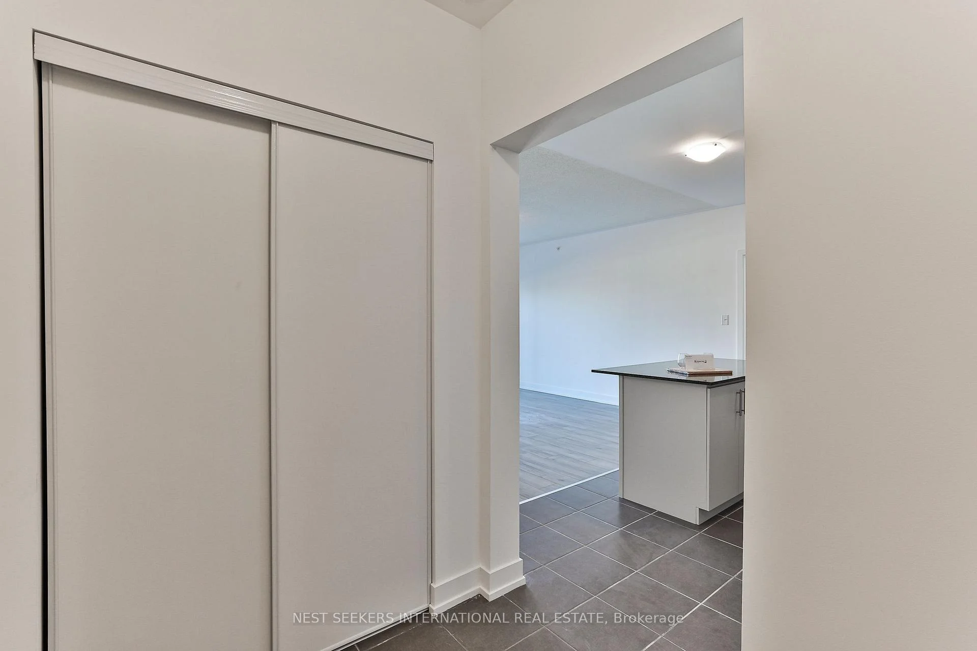 Photo 5 of Unit 304, 4 Spice Way, Barrie, Rural Barrie Southeast — HOMEH