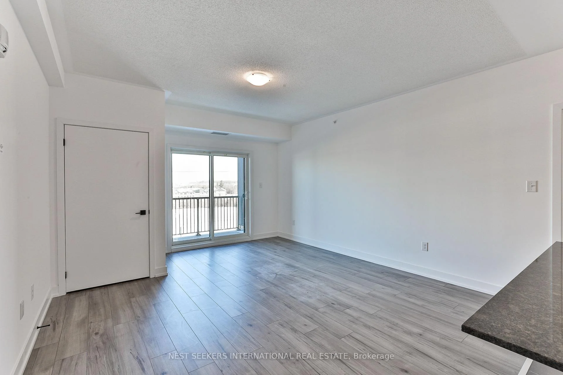 Photo 7 of Unit 304, 4 Spice Way, Barrie, Rural Barrie Southeast — HOMEH